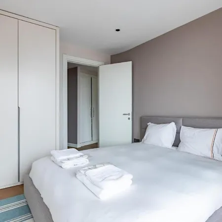 Penthouse Duplex 4br25bath Terrace Views! #258 *