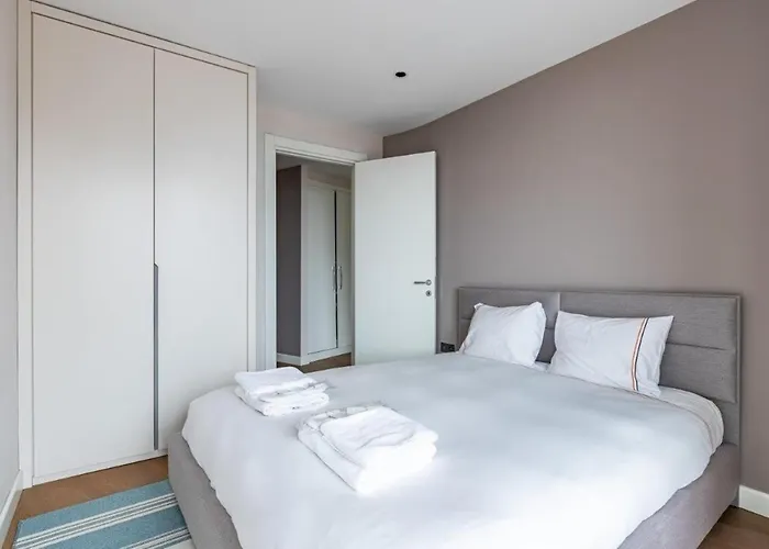 Penthouse Duplex 4br25bath Terrace Views! #258 *