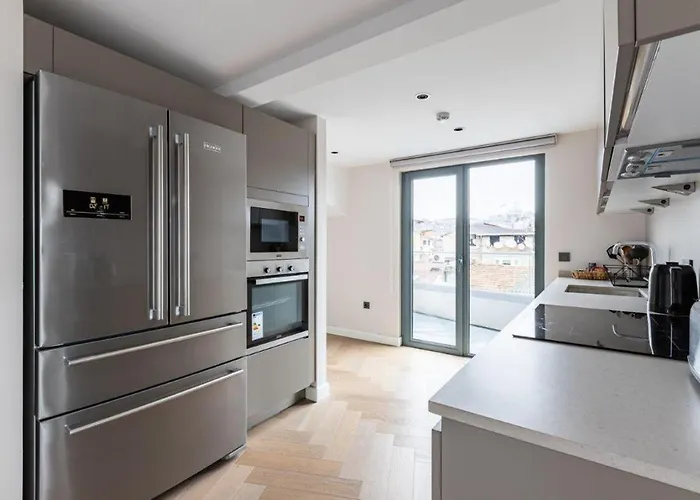 Penthouse Duplex 4br25bath Terrace Views! #258 *