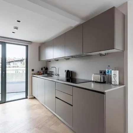 Penthouse Duplex 4br25bath Terrace Views! #258 Appartement Istanboel
